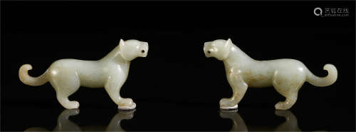 A PAIR OF CHINESE BEAST SHAPE JADE TABLE ITEM