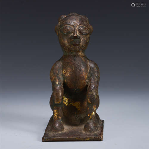 A CHINESE BRONZE BEAST TABLE ITEM