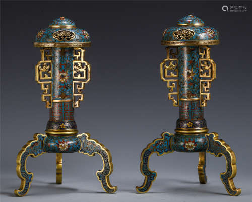 A PAIR OF CHINESE FLOWER PATTERN CLOISONNE HAT STAND