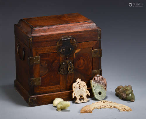 A SET OF CHINESE ANCIENT JADE TABLE ITEM