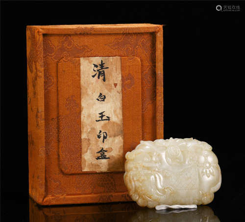 A CHINESE WHITE JADE SEAL PASTE BOX AND COVER