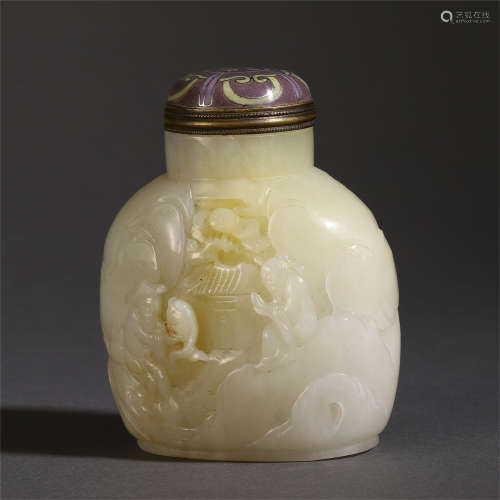 A CHINESE CARVED FIGURE AND STORY JADE SNUFF BOTTLE