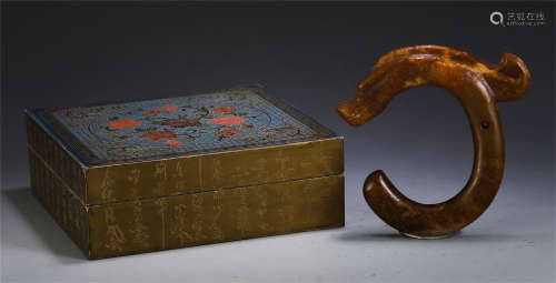A CHINESE DRAGON SHAPE ANCIENT JADE TABLE ITEM