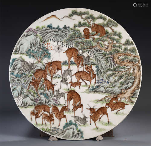 A CHINESE PORCELAIN WHITE DEER AND MONKEY PATTERN ROUND TABLE ITEM