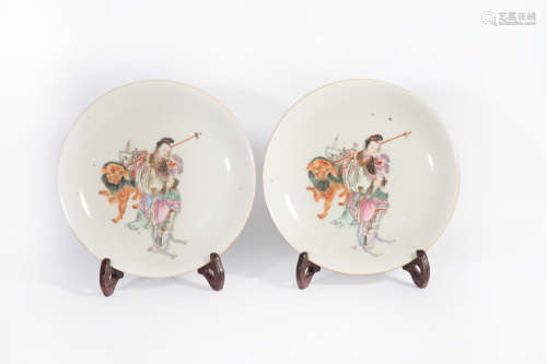 A pair of pink characters in Qianlong in the Qing Dynasty