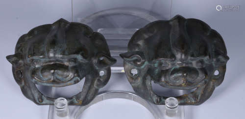 PAIR OF BRONZE PENDANT WITH BEAST CARVING
