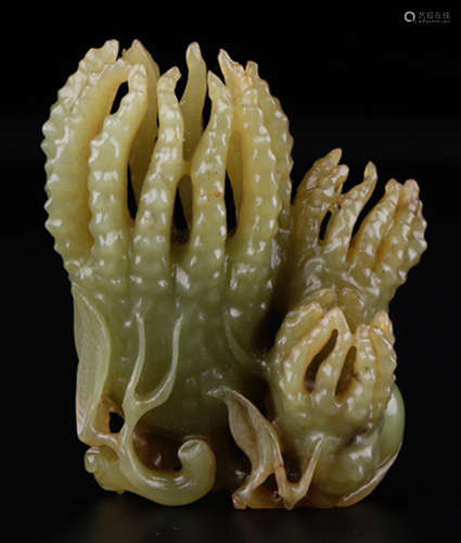 A HETIAN YELLOW JADE PENDANT SHAPED WITH BERGAMOT