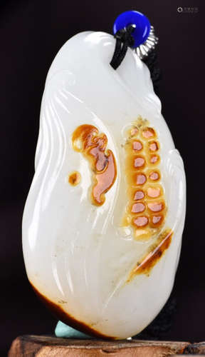 A HETIAN JADE PENDANT CARVED WITH PATTERN