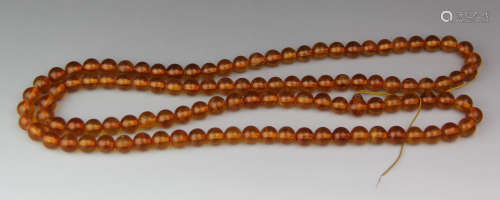 AN AMBER NECKLACE WITH 108 BEADS
