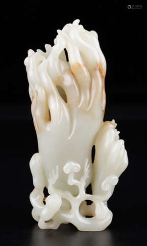 A HETIAN WHITE JADE ORNAMENT SHAPED WITH BERGAMOT