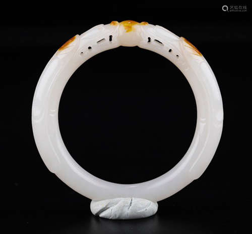 A HETIAN WHITE JADE BANGLE CARVED WITH DRAGON