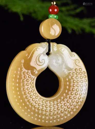 A HETIAN JADE PENDANT SHAPED WITH DRAGON