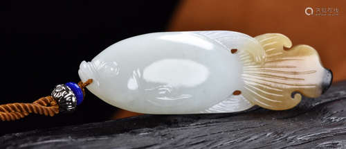 A HETIAN JADE PENDANT SHAPED WITH FISH