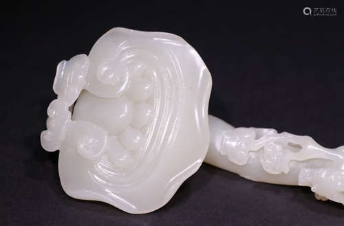 A HETIAN JADE RUYI ORNAMENT