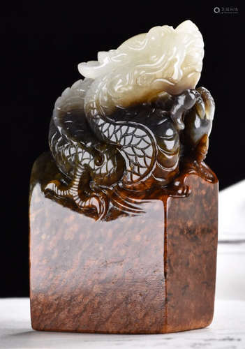 A HETIAN JADE DRAGON SHAPE SEAL