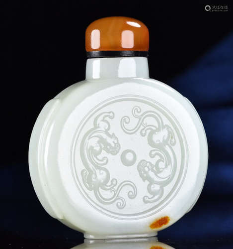 A HETIAN JADE SNUFF BOTTLE CARVED WITH BEAST PATTERN