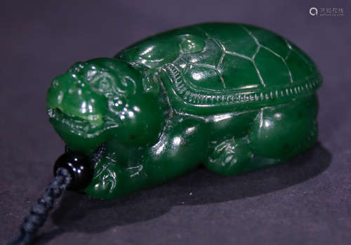 A HETIAN GREEN JADE TORTOISE PENDANT