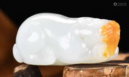 A HETIAN JADE PIXIU PENDANT