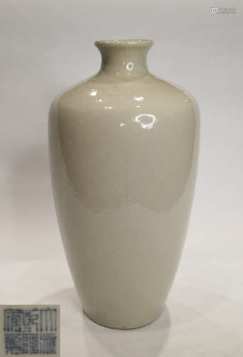 A GLAZE MEIPING VASE