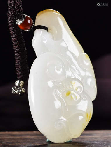 A HETIAN JADE MONKEY PENDANT