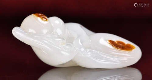 A HETIAN JADE MONKEY PENDANT