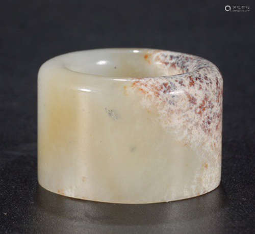 AN ANTIQUE JADE RING