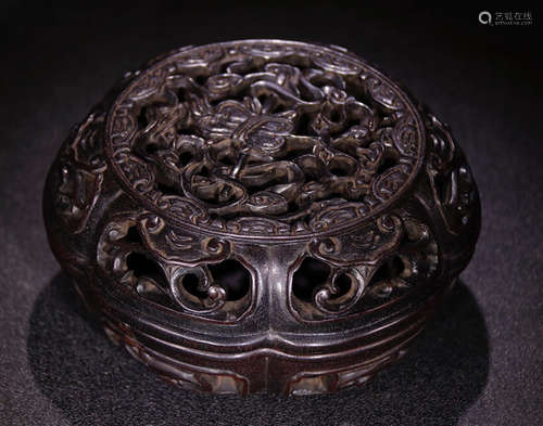 A ZITAN WOOD BOX CARVED WITH PATTERN