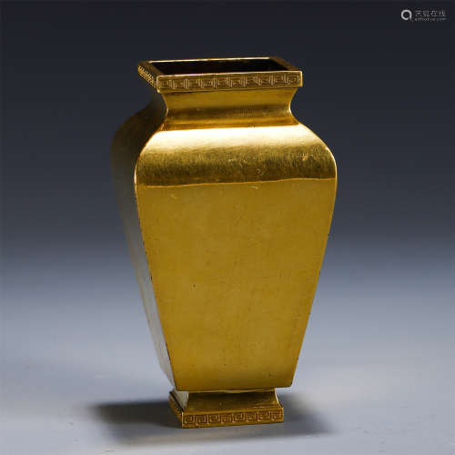 A CHINESE GILT BRONZE SQUARE VASE