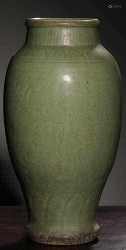 A LONGQUAN YAO GLAZE FORAL PATTERN VASE