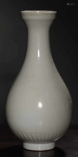 A SHADOWY BLUE GLAZE PHOENIX PATTERN VASE