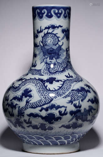 A BLUE&WHITE GLAZE DRAGON PATTERN TIANQIU VASE