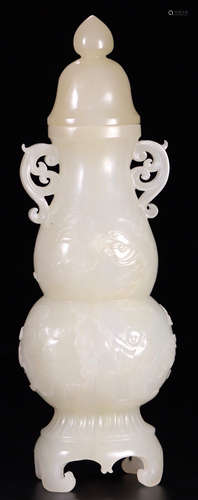 A HETIAN JADE CARVED GOURD SHAPE VASE