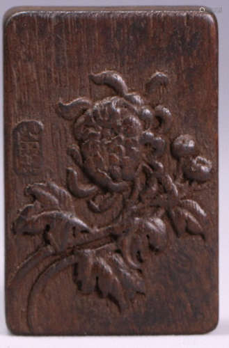 A CHENXIANG WOOD CARVED FLORAL PATTERN TABLET