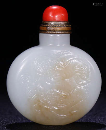 A HETIAN JADE CARVED SNUFF BOTTLE