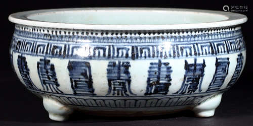 A BLUE&WHITE GLAZE AUSPICIOUS PATTERN TRIPOD CENSER