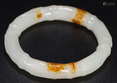 A HETIAN JADE CARVED BAMBOO PATTERN BANGLE