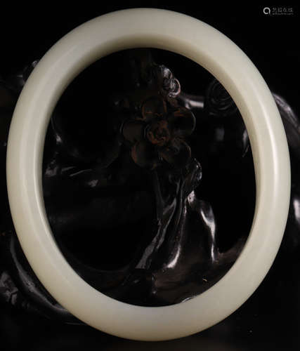 A HETIAN JADE CARVED BANGLE