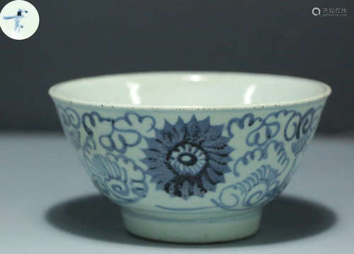 A BLUE&WHITE GLAZE WRAPPED FLOWER PATTERN BOWL