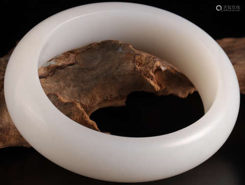 A HETIAN JADE CARVED BANGLE