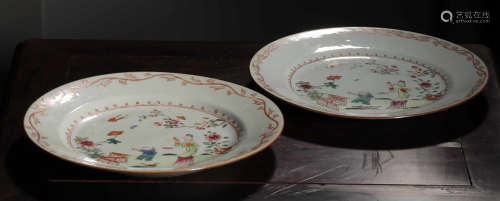 PAIR OF FAMILLE ROSE GLAZE OUTLINE IN GOLD PLATES