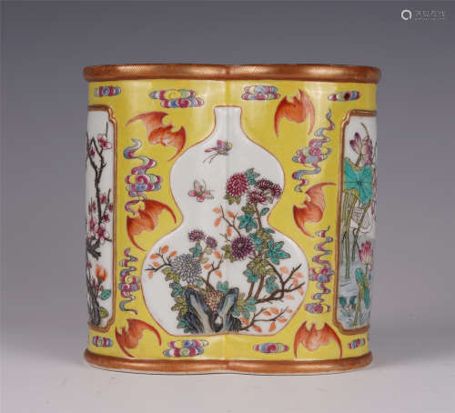 CHINESE FAMILLE ROSE PORCELAIN BRUSH POT