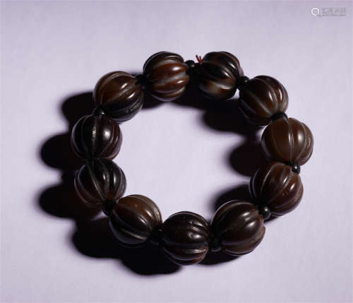AN ANCIENT CHINESE AGATE CARVED HAND HELD ROSARY