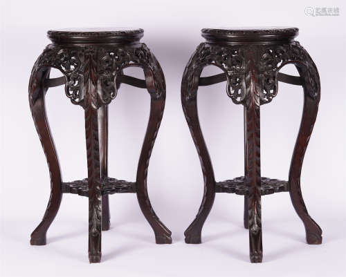 A PAIR OF CHINESE ROSEWOOD CARVED FLOWERS TABLE