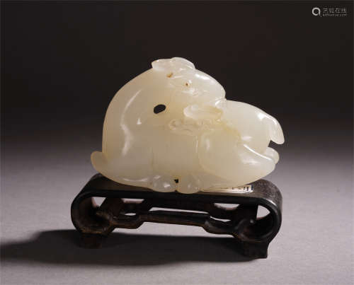 CHINESE WHITE JADE CARVED DEER SHAPED TABLE ITEM