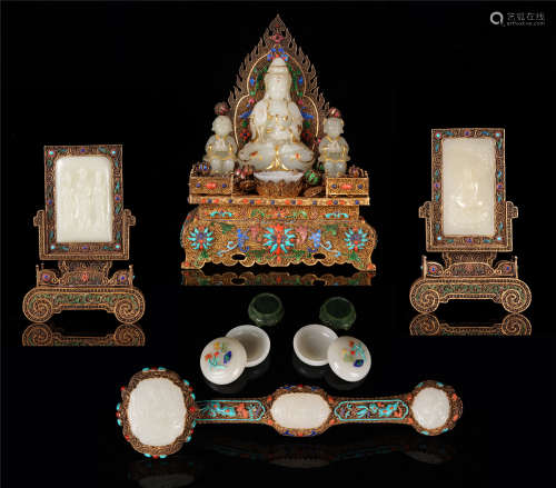 A SET OF CHINESE GILT BRONZE JADE CARVED TABLE SCREEN & RUYI