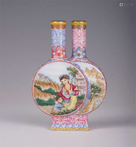 CHINESE FAMILLE ROSE FIGURE AND STORY LINK VASE