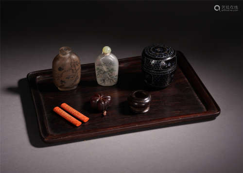 A SET OF CHINESE SCHOLAR'S OBJECTS WITH SNUFF BOTTLE