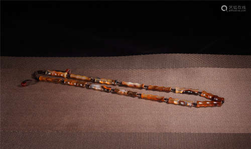 AN ANCIENT CHINESE AGATE CARVED NECKLACE