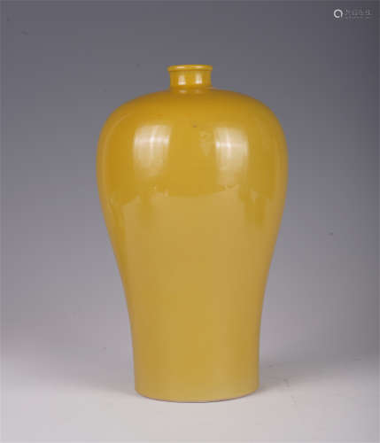 CHINESE PORCELAIN YELLOW GLAZE MEIPING VASE