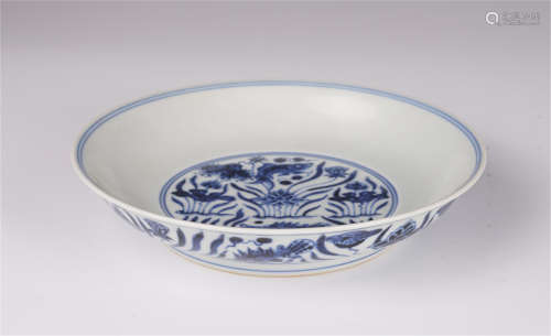 CHINESE BLUE AND WHITE PORCLEAIN PLATE